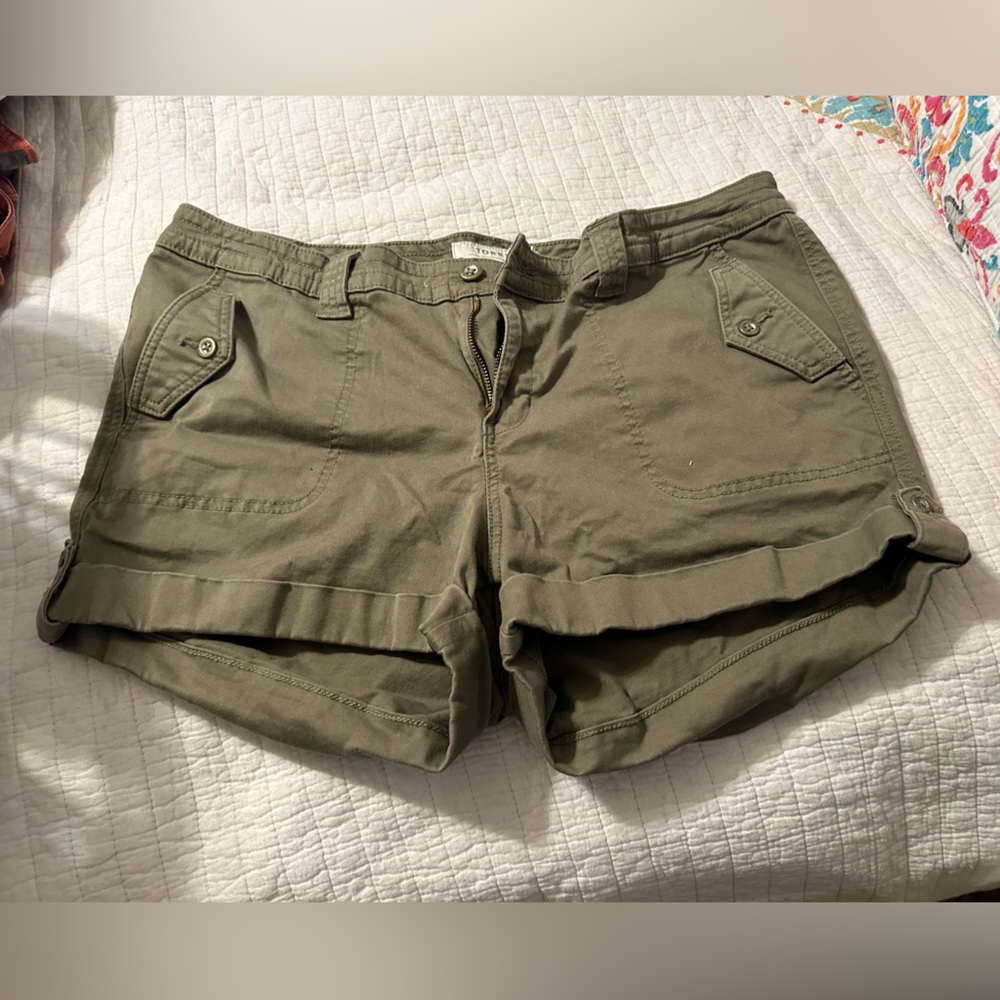Torrid Military Olive color 3.5” Shorts size 20 EUC.
